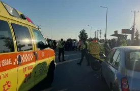 Presupus atac terorist în Israel: Un palestinian a intrat cu mașina într-un grup de pietoni și a înjunghiat doi polițiști