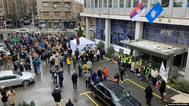протесты в сербии