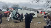 /FOTO/ Tragedie pe șosea! Autocar cu 27 de pasageri, răsturnat după impactul cu un tractor la Ștefan Vodă