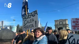 /ФОТО/ Полгода без зарплаты: Железнодорожники проводят акцию протеста в центре столицы