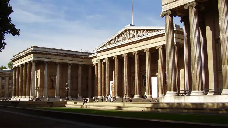 poza-british-museum-londra