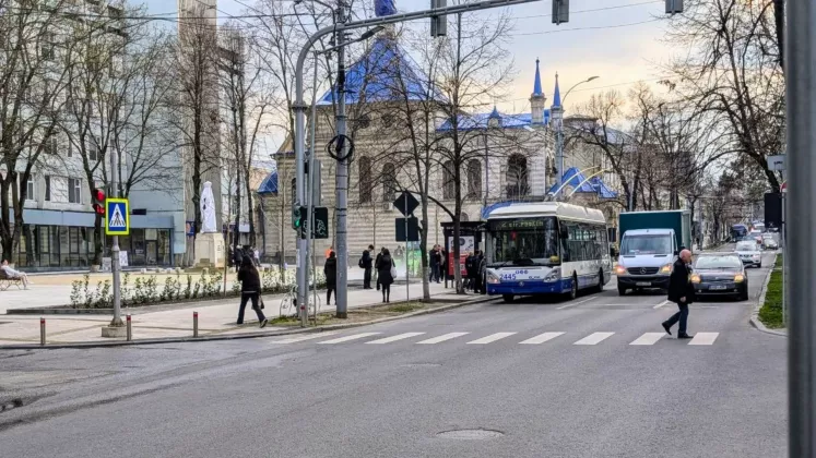 trafic rutier chișinău mașini troleibuz