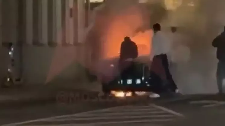 o-limuzina-de-la-kremlin-a-explodat-pe-o-strada-din-moscova--foto-express-uk