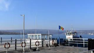 Паромная переправа "Моловата" восстановила работу после паузы с середины января