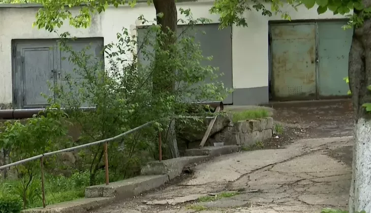 двор