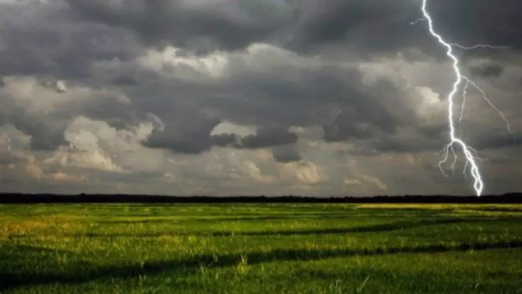 fulger ploi meteo