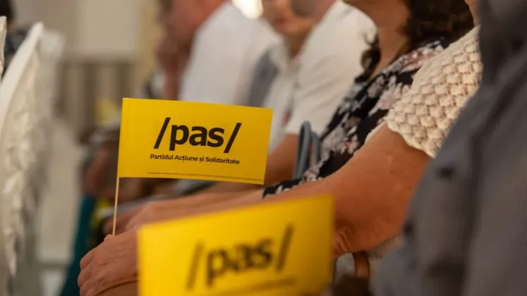 pas