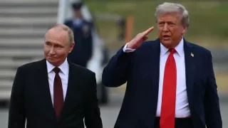 /VIDEO/ Trump i-a întins primul mâna lui Putin: Ce ascund gesturile liderilor, potrivit unui expert în limbaj nonverbal
