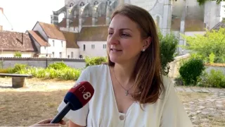 /VIDEO/ De la o valiză și o pătură, la conducerea unei echipe financiare în Franța: Povestea de succes a unei moldovence