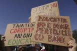Учителя могут начать учебный год с протестов из-за зарплат. Профсоюзы обратились к премьеру и министру образования
