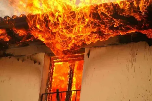 big-doua-case-au-ars-in-ultimele-24-de-ore-pompierii-au-reusit-sa-salveze-o-persoana-iar-alta-a-fost-gasita-carbonizata-1543392504