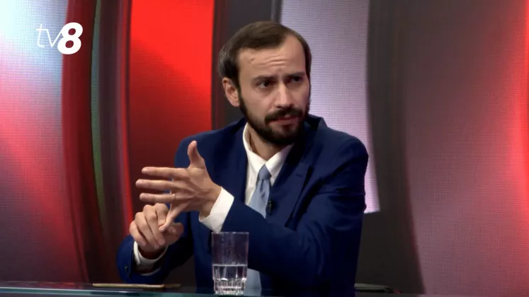 dinu plîngău