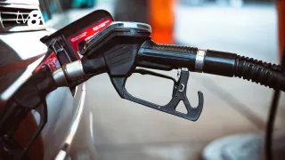 Цены на топливо продолжат расти до середины месяца. Стоимость горючего в Молдове с 3 по 5 января