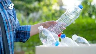 /ВИДЕО/ Сдавай бутылки — получай купоны. В Молдове к 2027 году внедрят систему залоговой тары