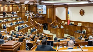 /VIDEO/ Parlament nou cu 6 fracțiuni și un neafiliat: Cum s-au împărțit deputații și primele declarații de la tribună