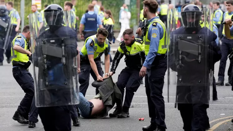 skynews-dublin-protesters_6627322