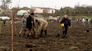 /VIDEO/ Mobilizare de milioane la Negureni: Un imaș din localitate a fost transformat într-un parc de 10 hectare