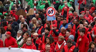 /ВИДЕО/ Бельгию охватили забастовки: люди протестуют против правительственных реформ