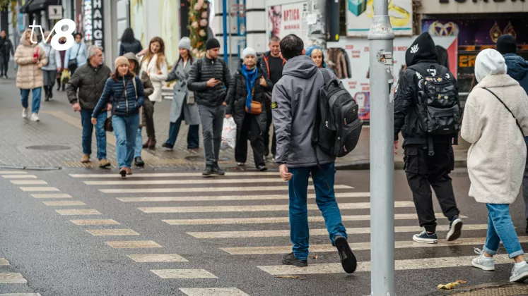 OAMENI STRADA PIETONI ZEBRA TRECERE PIETONALA-5
