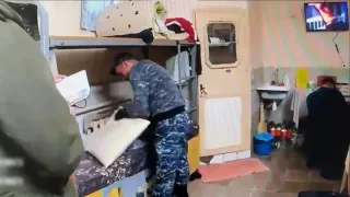 /ВИДЕО/ Выдавали себя за родственников. В двух молдавских тюрьмах прошли обыски по делу о мошенничестве в WhatsApp