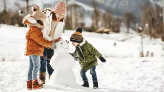 /ВИДЕО/ Новый год и Рождество в тёплых и холодных краях: как и где молдаване проводят зимние праздники