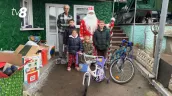 /VIDEO/ Împreună schimbăm destine: TV8 a revenit cu Moș Crăciun la tatăl care crește singur 4 copii