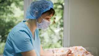 Număr egal de fetițe și băieți: Câți copii s-au născut în prima zi a anului 2026 în Moldova