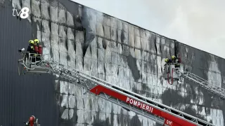 /ВИДЕО/ В Кишиневе загорелся продовольственный склад: к тушению привлекли более 70 пожарных