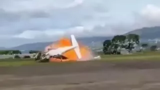 /VIDEO/ Momentul în care un avion se prăbușește și ia foc în Columbia:  La bord se afla un artist renumit