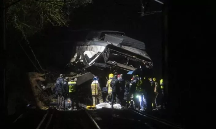 барселона поезд сошел с рельсов