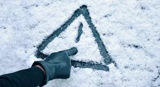 Как правильно передвигаться в гололёд, чтобы избежать травм: полезные рекомендации