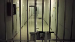 /VIDEO/ Coșmar început în 2006, pedeapsă abia acum: Mamă și fiu, trimiși după gratii pentru trafic de persoane