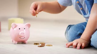 Operațiunea „Buletinul”: Ce se întâmplă cu alocațiile pentru copiii moldovenilor cu cetățenie română