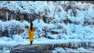 /ВИДЕО/ Замёрзший водопад Юньтай в Китае превратился в "ледяную инсталляцию" и привлёк тысячи туристов