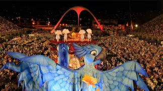 /ВИДЕО/ В Рио-де-Жанейро проходит крупнейший карнавал мира: его посетит до 6 млн человек