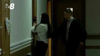 /VIDEO/ Momentul în care avocatul lui Igor Dodon prinde cu ușa mâna jurnalistei TV8