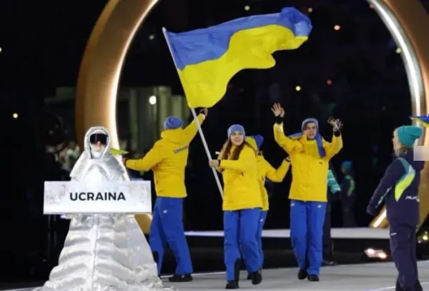 Флаг Украины на церемонии открытия Олимпиады в Милане несла россиянка из Италии