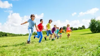 Trei zile până la vacanța de primăvară 2026: Cât se vor odihni elevii din Moldova