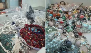 /ВИДЕО/ Сотни украшений в багаже. В аэропорту Кишинёва пресекли контрабанду на рейсе в Париж