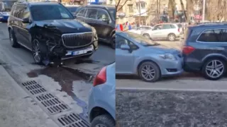 /ВИДЕО/ В Кишиневе в районе ж/д вокзала столкнулись три авто: пострадавших нет