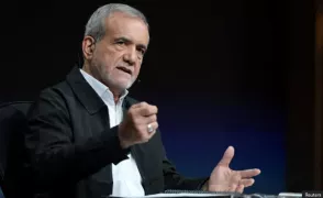 "Они наши братья". Президент Ирана извинился за удары по соседним странам