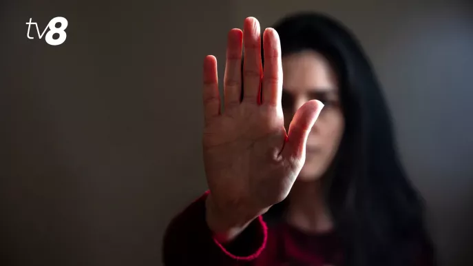 Și-ar fi urmărit și amenințat soția cu moartea: Un bărbat a ajuns în arest
