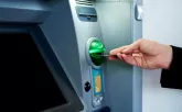 "Карта застревает в банкомате": мошенники придумали новый способ кражи банковских карт