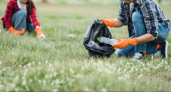 Мэр Кишинева предложил отправить школьников на весеннюю уборку дворов, сократив учебный день