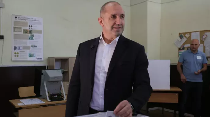 Stop vot la alegerile din Bulgaria: Partidul lui Rumen Radev, candidatul prorus, este pe cale să câștige scrutinul