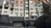 /VIDEO/ Ghinion pentru locuitorii unui bloc din Chișinău? Obiect similar unei drone, găsit la două săptămâni după explozie