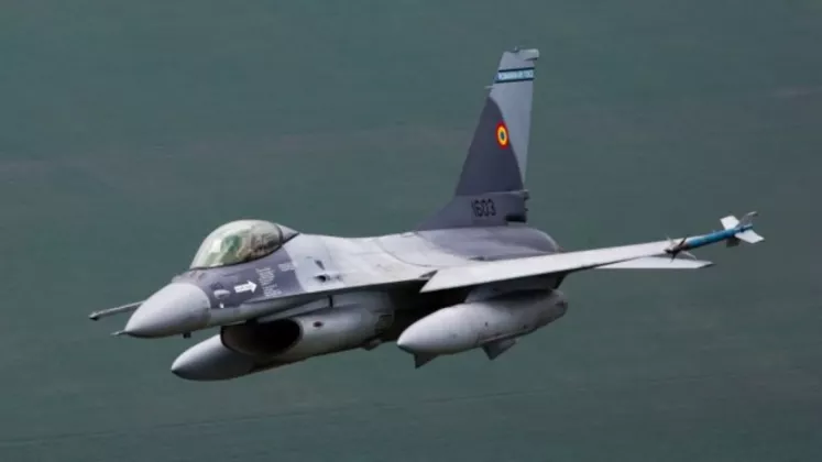 avion F-16