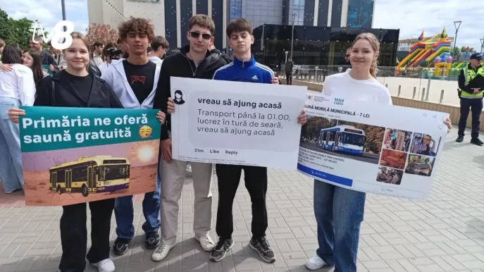 /VIDEO/ „Ne oferă saună gratuită”: Tinerii din Chișinău au ieșit la marș pentru „transport civilizat”. Reacția Primăriei