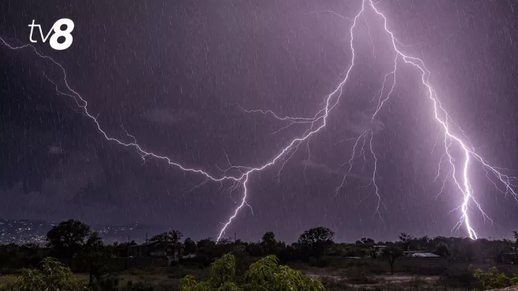 ploi fulger meteo