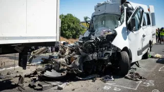 /FOTO/ Accident grav în Ungaria: 8 morți după ce un microbuz înmatriculat în Moldova s-a ciocnit cu un camion